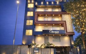 Qotel Signature Coleman Janakpuri Near District Centre & Pacific Mall